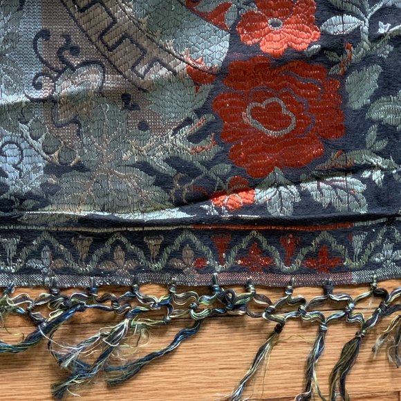 Lustrous Vintage Damask Tablecloth/Accent Fabric - Picture 13 of 16